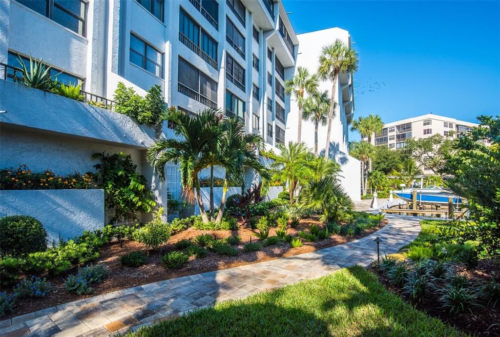 Recently Sold: $639,000 (2 beds, 2 baths, 1465 Square Feet)