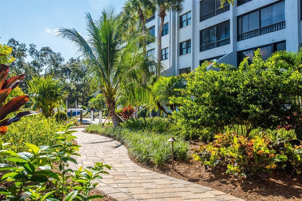 Recently Sold: $639,000 (2 beds, 2 baths, 1465 Square Feet)