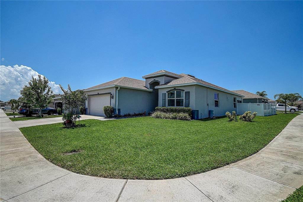Recently Sold: $279,900 (3 beds, 2 baths, 1972 Square Feet)