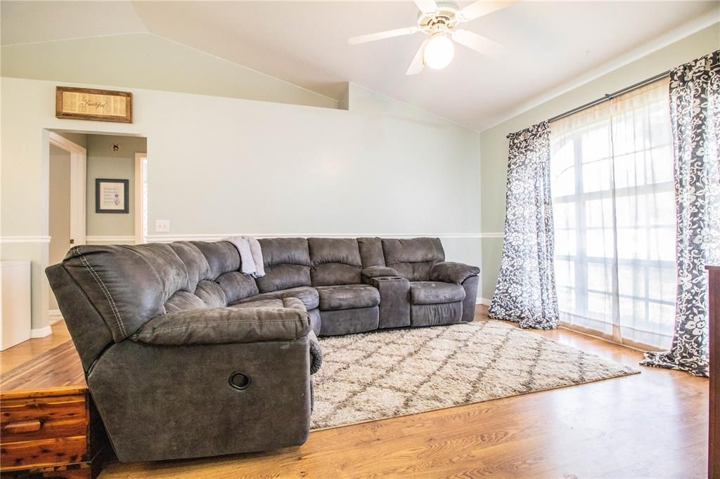Recently Sold: $245,000 (3 beds, 2 baths, 1460 Square Feet)