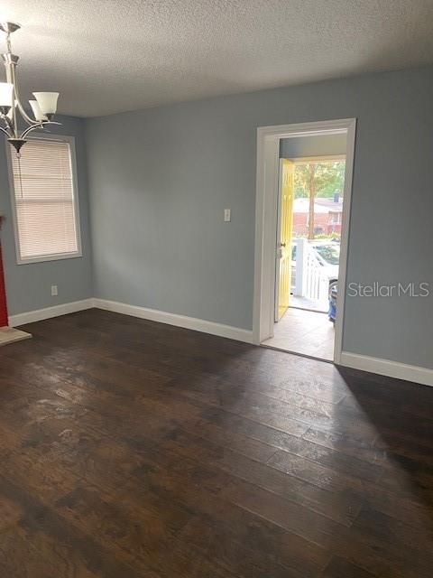 Recently Sold: $135,900 (3 beds, 1 baths, 971 Square Feet)