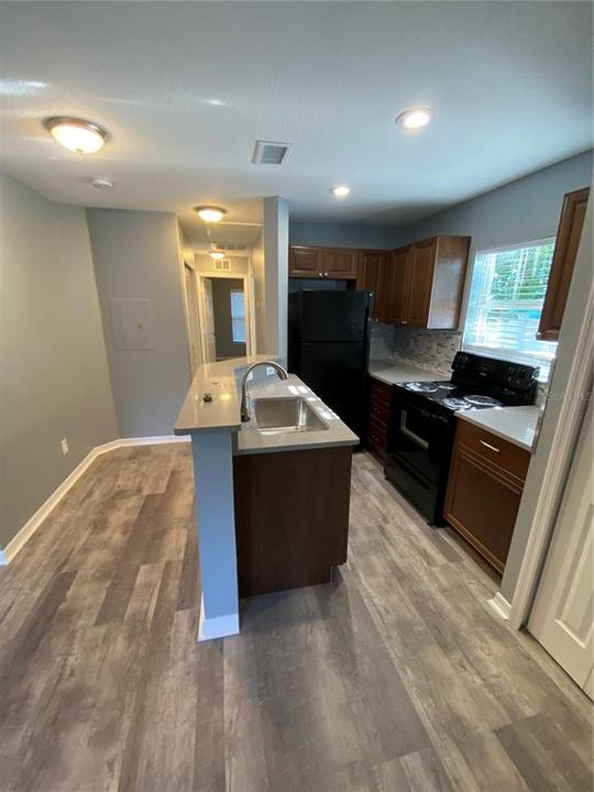 Recently Rented: $1,299 (3 beds, 2 baths, 810 Square Feet)