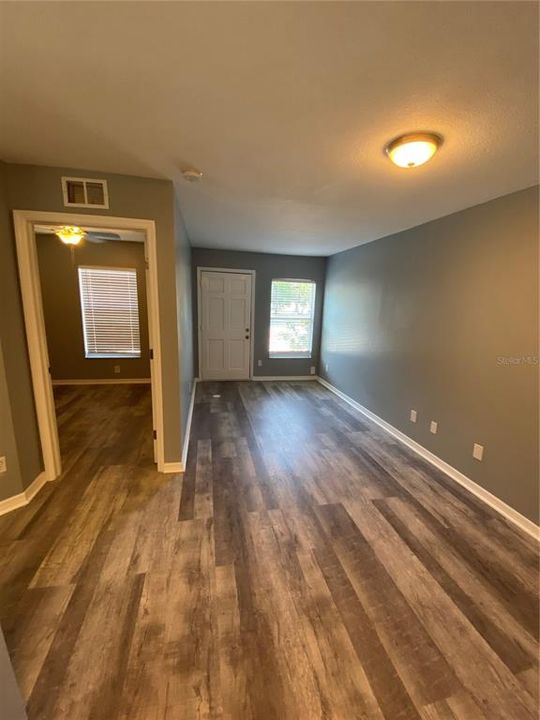 Recently Rented: $1,299 (3 beds, 2 baths, 810 Square Feet)