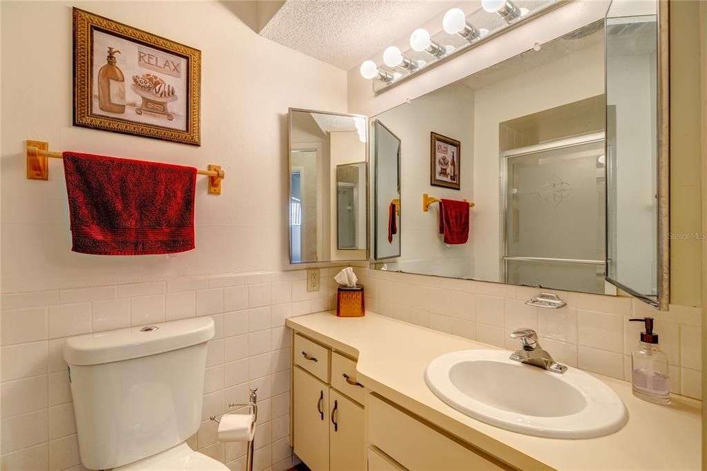 最近售出: $94,000 (2 贝兹, 1 浴室, 768 平方英尺)