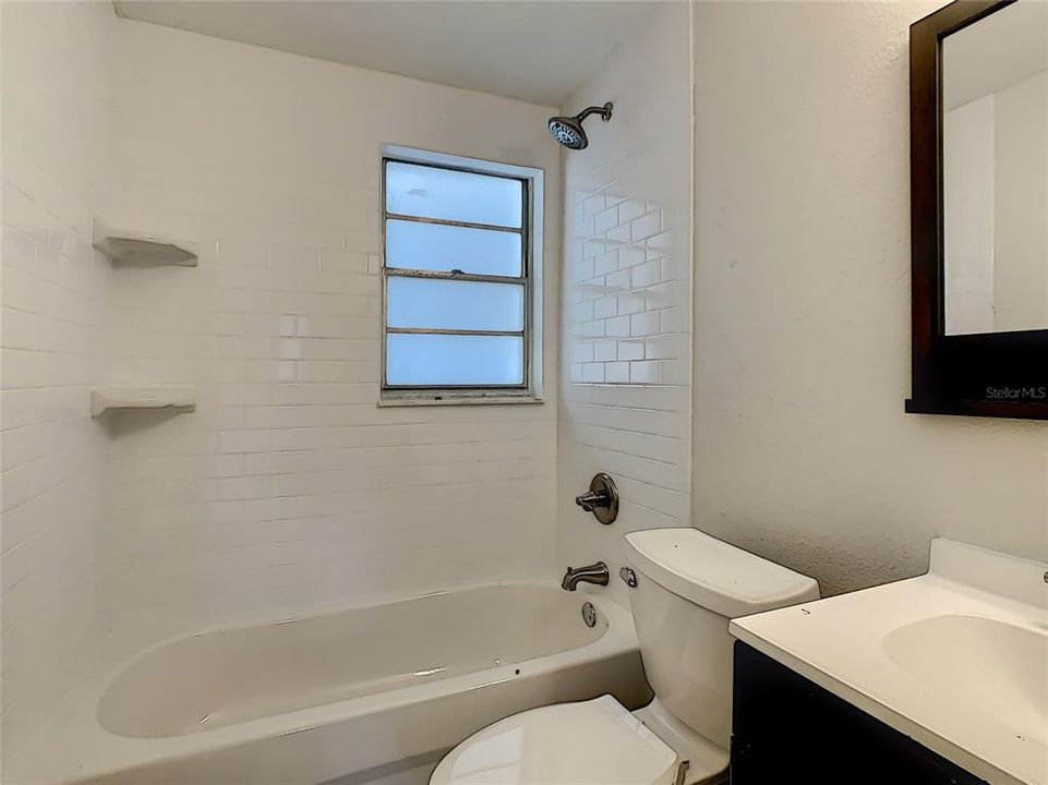 最近售出: $174,999 (3 贝兹, 1 浴室, 840 平方英尺)