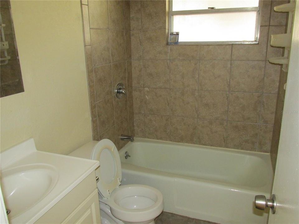 最近租的: $1,000 (2 贝兹, 1 浴室, 830 平方英尺)
