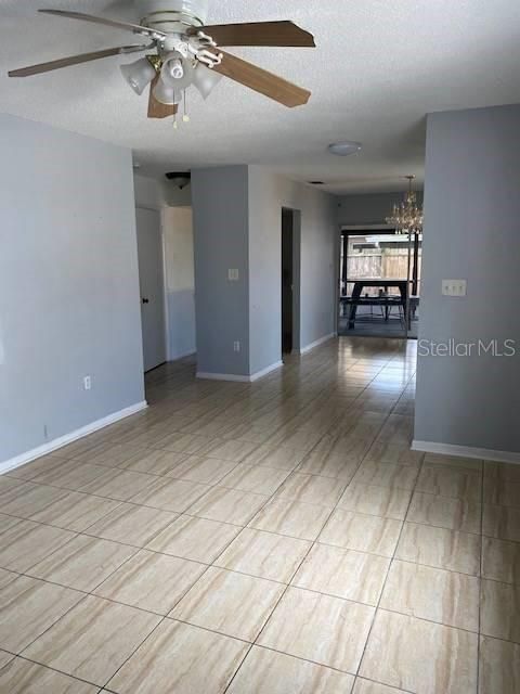 Recently Rented: $1,400 (3 beds, 2 baths, 1392 Square Feet)