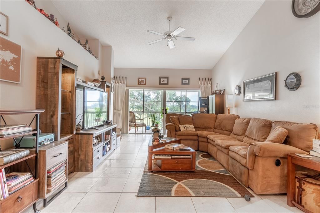 Recently Sold: $170,000 (2 beds, 2 baths, 1405 Square Feet)