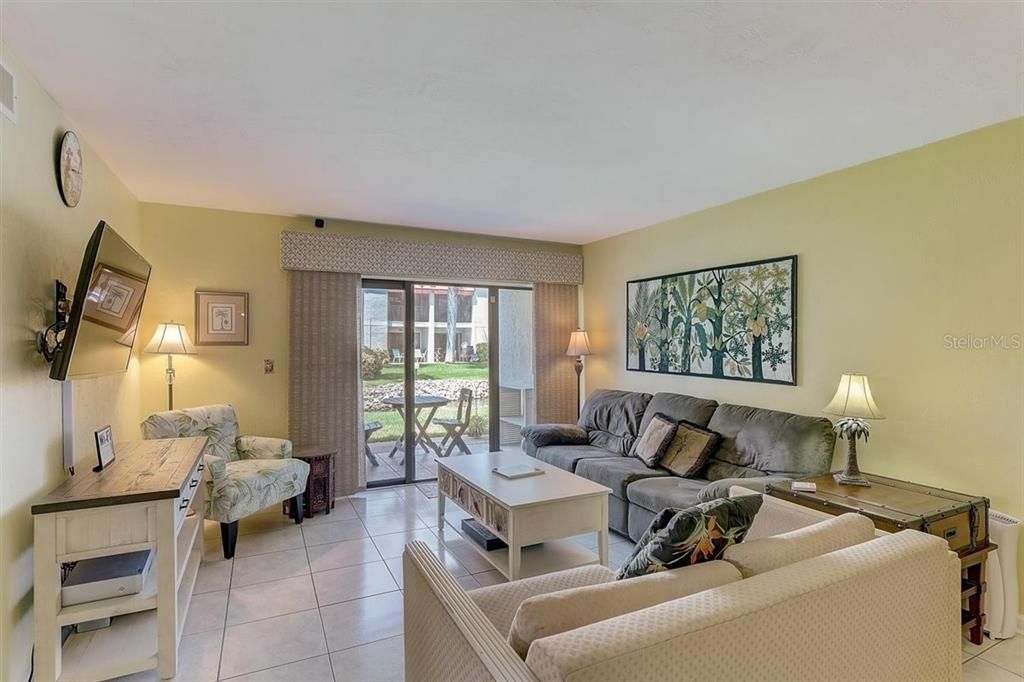 Recently Sold: $415,000 (2 beds, 2 baths, 1080 Square Feet)