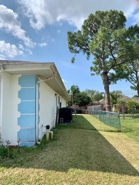 Recently Sold: $225,000 (3 beds, 2 baths, 1817 Square Feet)