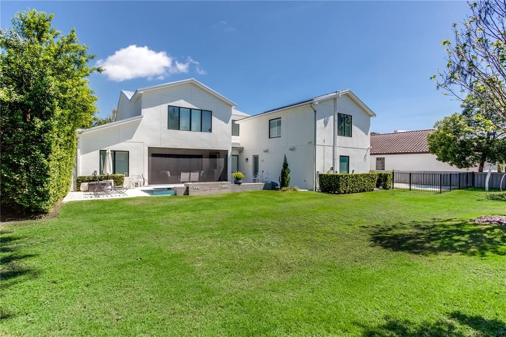 Recently Sold: $2,400,000 (5 beds, 6 baths, 5296 Square Feet)