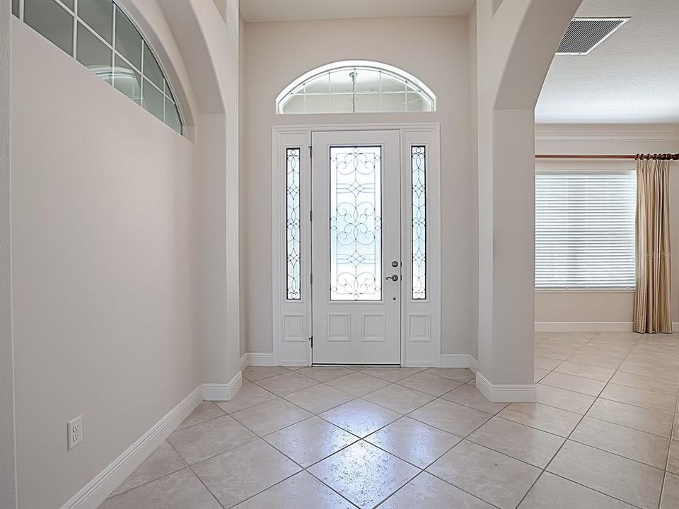 SPACIOUS FOYER WITH LOTS OF NATURAL LIGHT.