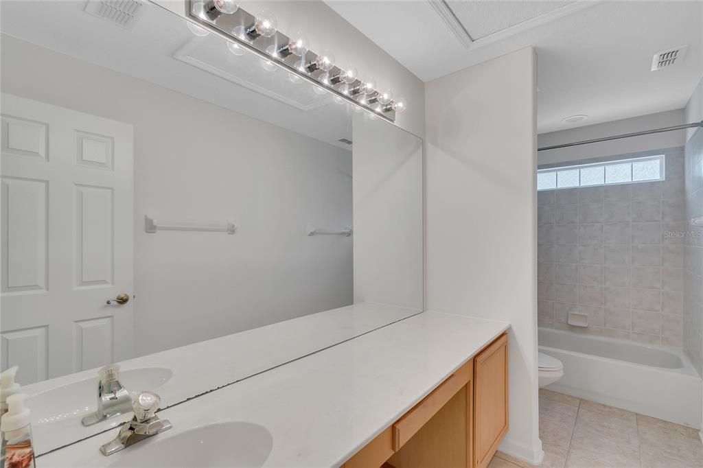 最近售出: $677,000 (5 贝兹, 3 浴室, 3284 平方英尺)