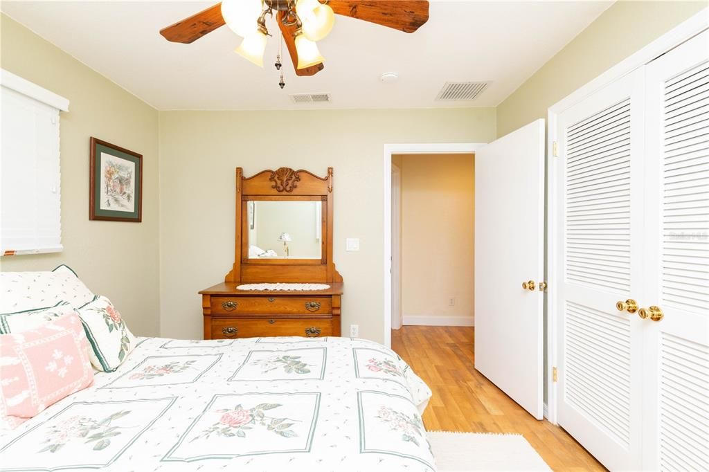 Recently Sold: $469,000 (3 beds, 2 baths, 2572 Square Feet)