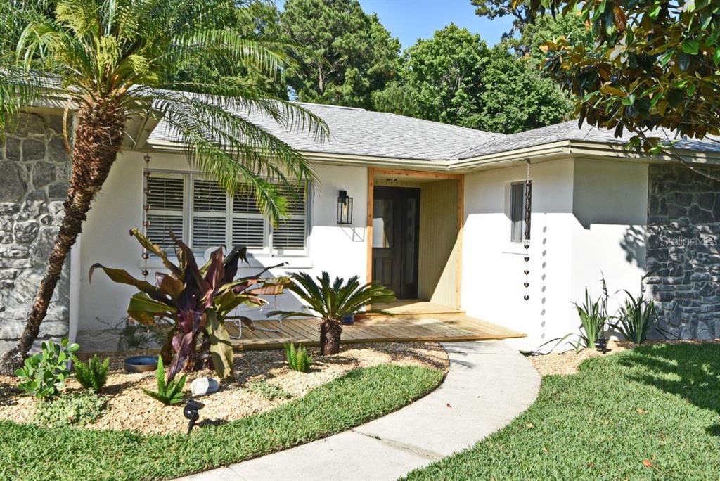 Recently Sold: $435,000 (4 beds, 2 baths, 1985 Square Feet)