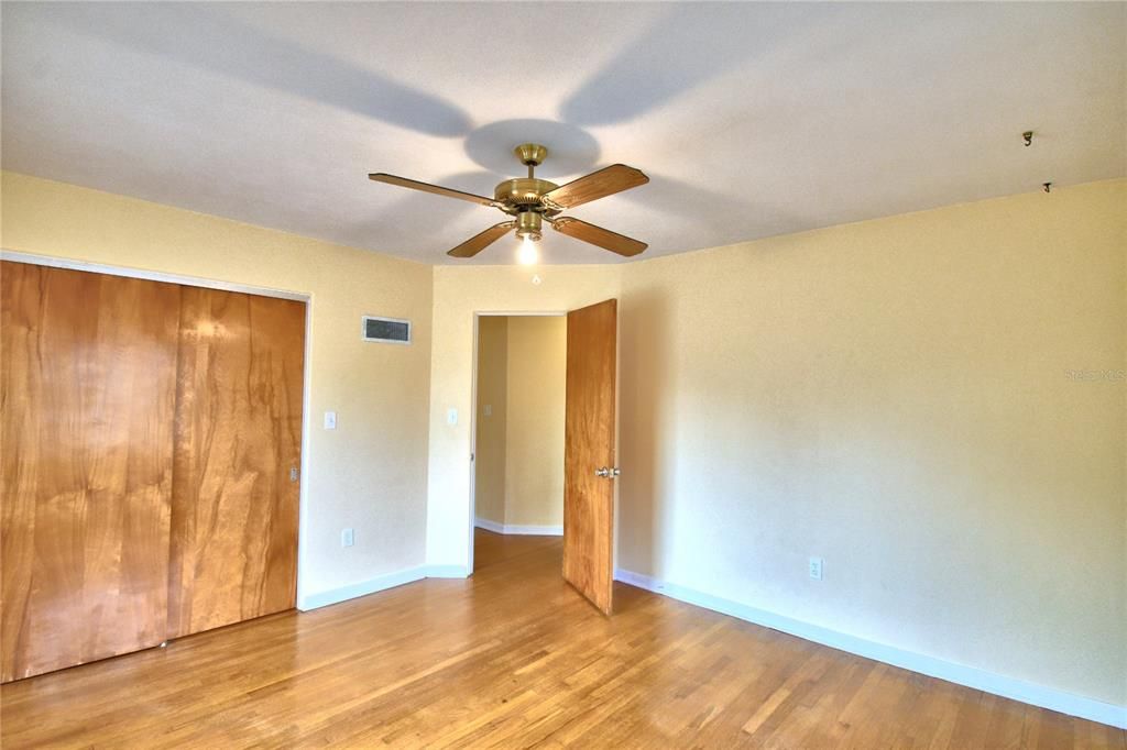 Recently Sold: $210,000 (2 beds, 1 baths, 1253 Square Feet)