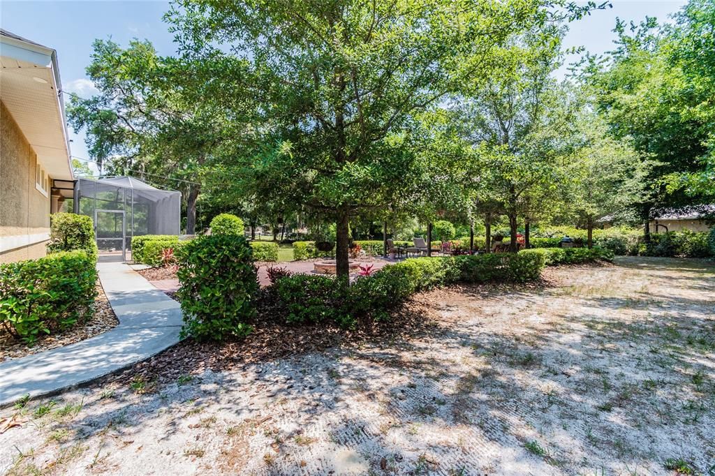 Recently Sold: $590,000 (5 beds, 3 baths, 3499 Square Feet)