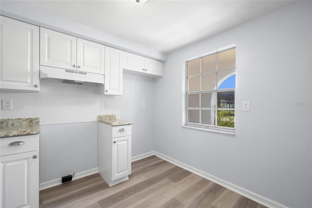 Recently Sold: $86,888 (2 beds, 1 baths, 831 Square Feet)