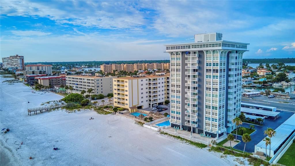 Recently Sold: $699,000 (2 beds, 2 baths, 1450 Square Feet)