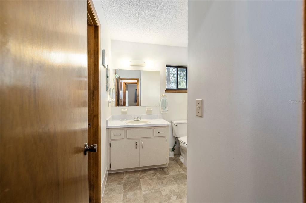 最近售出: $119,900 (2 贝兹, 2 浴室, 960 平方英尺)