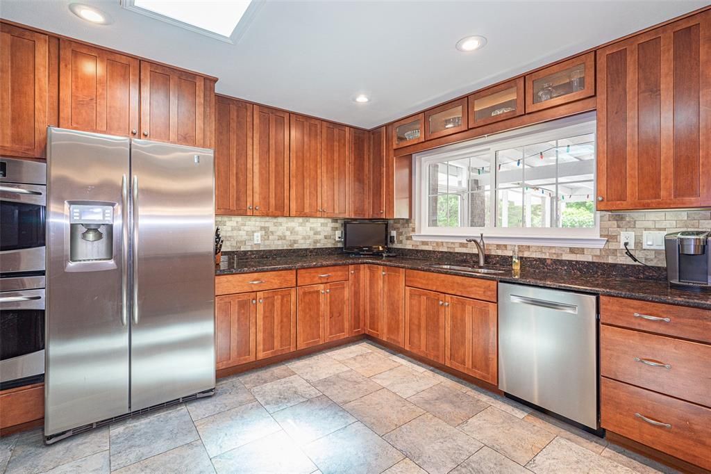 Recently Sold: $495,000 (3 beds, 3 baths, 2142 Square Feet)