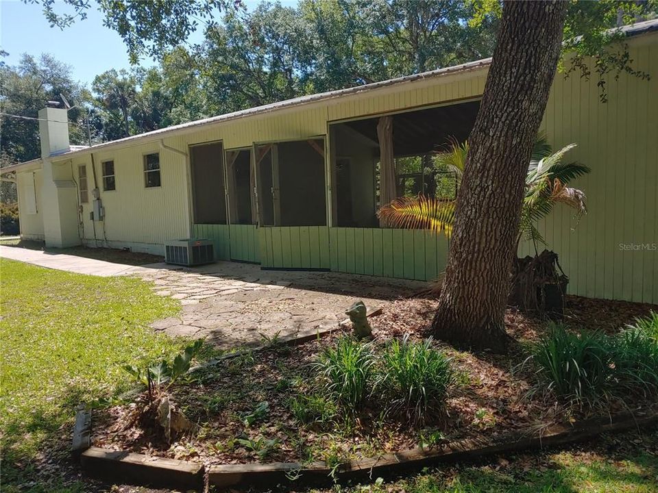 Recently Sold: $169,900 (2 beds, 1 baths, 1008 Square Feet)