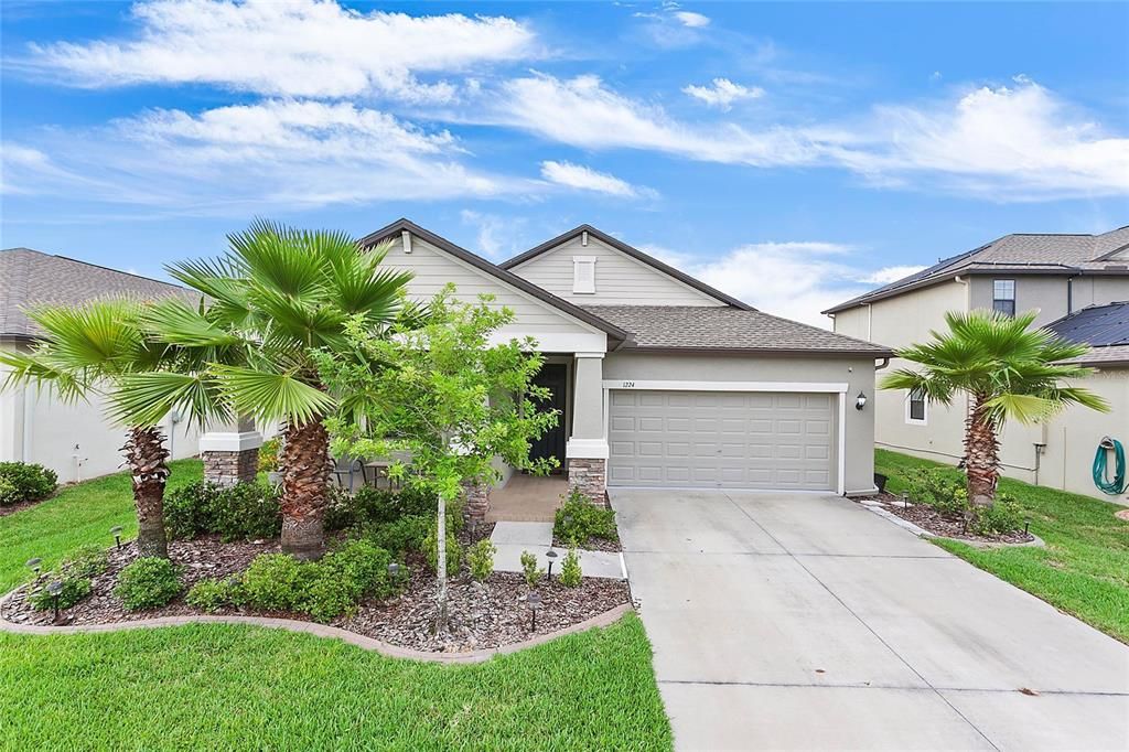 Recently Sold: $380,000 (4 beds, 3 baths, 2061 Square Feet)