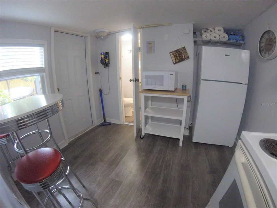 Recently Rented: $950 (1 beds, 1 baths, 350 Square Feet)