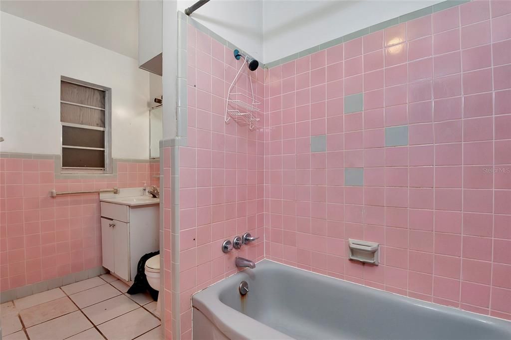 最近售出: $239,600 (2 贝兹, 1 浴室, 1676 平方英尺)