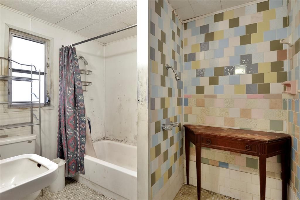 最近售出: $239,600 (2 贝兹, 1 浴室, 1676 平方英尺)