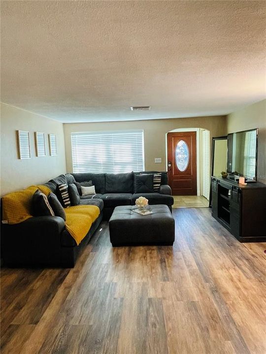 Recently Sold: $225,000 (3 beds, 2 baths, 1325 Square Feet)