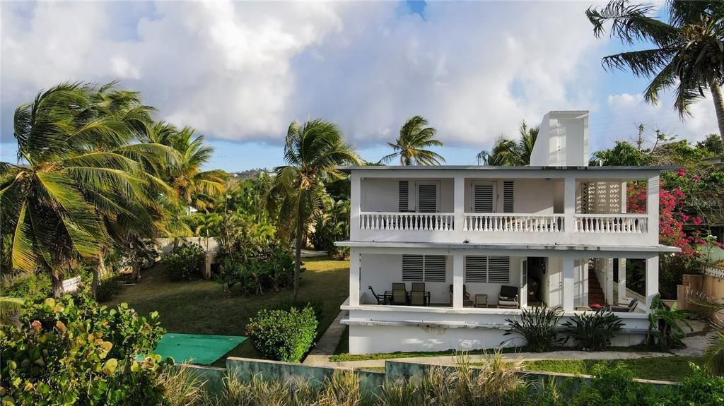 Recently Sold: $895,000 (7 beds, 4 baths, 2400 Square Feet)