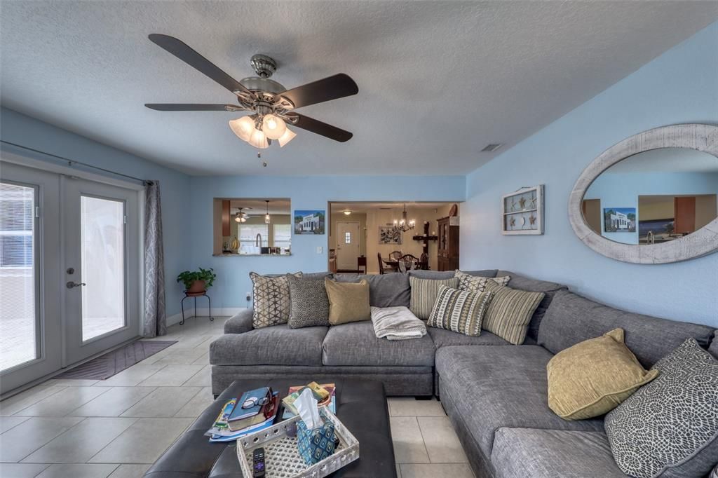 Recently Sold: $375,000 (3 beds, 2 baths, 1771 Square Feet)