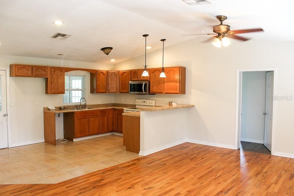 Recently Sold: $250,000 (3 beds, 2 baths, 1520 Square Feet)