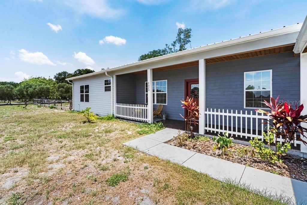 Recently Sold: $339,900 (2 beds, 3 baths, 1958 Square Feet)