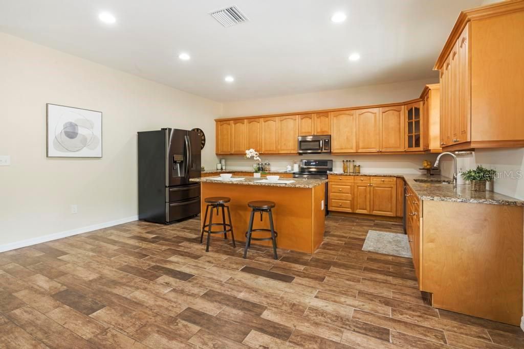 Recently Sold: $339,900 (2 beds, 3 baths, 1958 Square Feet)