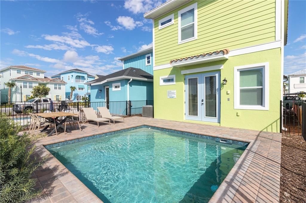 Recently Sold: $560,000 (3 beds, 3 baths, 1539 Square Feet)