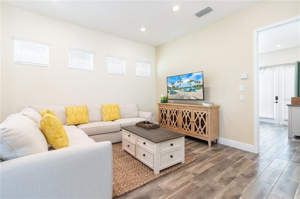 Recently Sold: $560,000 (3 beds, 3 baths, 1539 Square Feet)