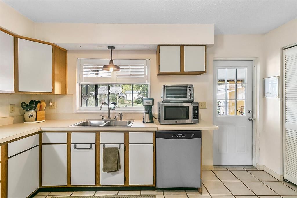 Recently Sold: $200,000 (3 beds, 2 baths, 1854 Square Feet)