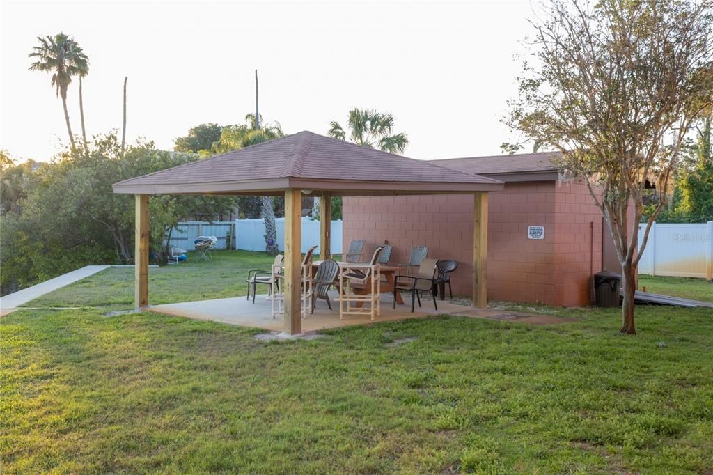 Recently Sold: $165,000 (2 beds, 2 baths, 1000 Square Feet)
