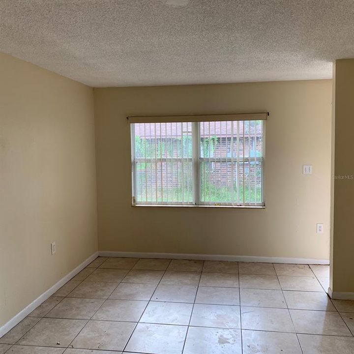 Recently Rented: $850 (2 beds, 1 baths, 891 Square Feet)