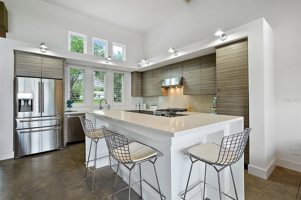 Kitchen with Breakfast Bar