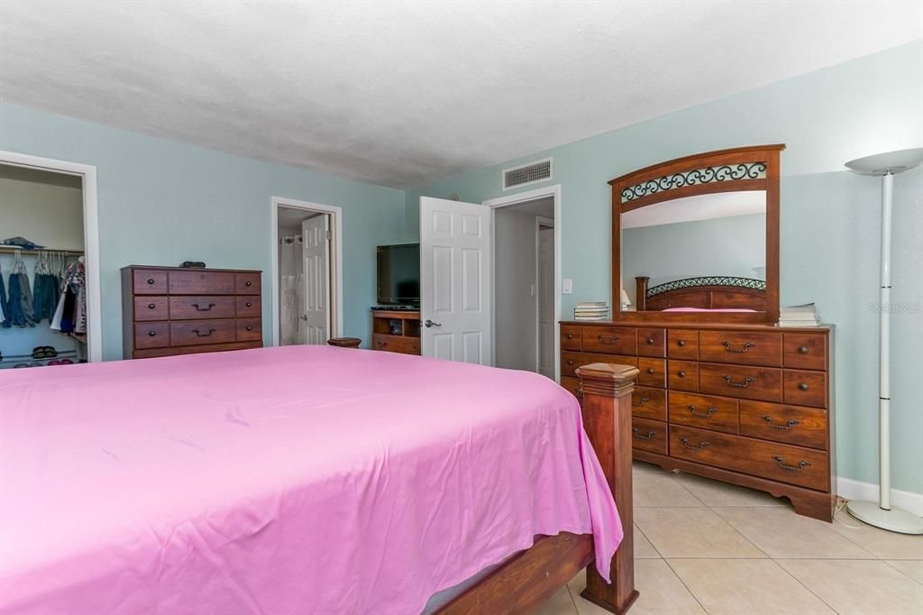 Vendido Recientemente: $675,000 (2 camas, 2 baños, 1364 Pies cuadrados)