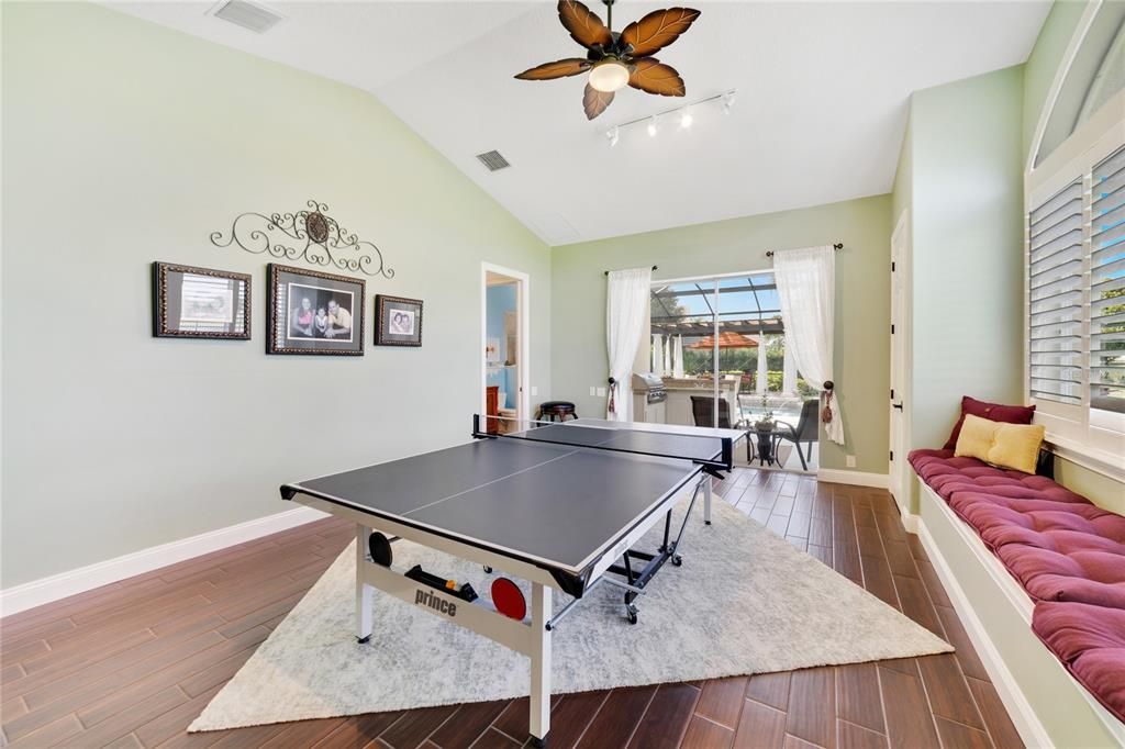Recently Sold: $975,000 (4 beds, 3 baths, 3881 Square Feet)