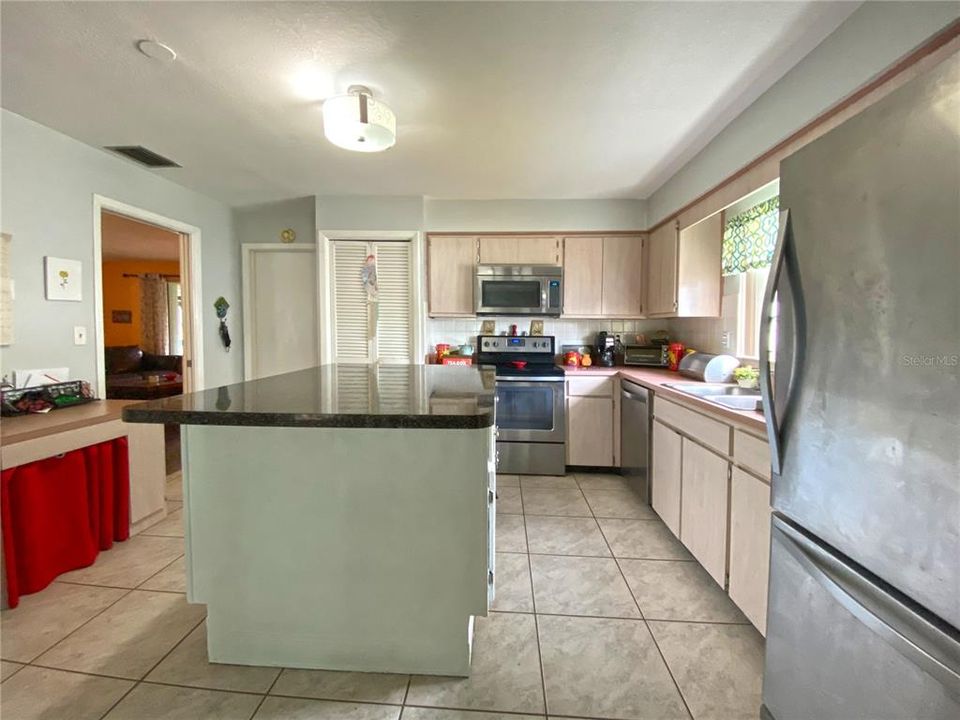 Recently Sold: $278,000 (2 beds, 2 baths, 1811 Square Feet)