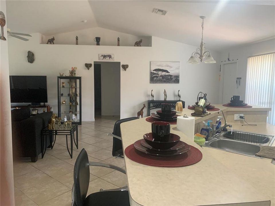 Recently Sold: $239,000 (3 beds, 2 baths, 1401 Square Feet)