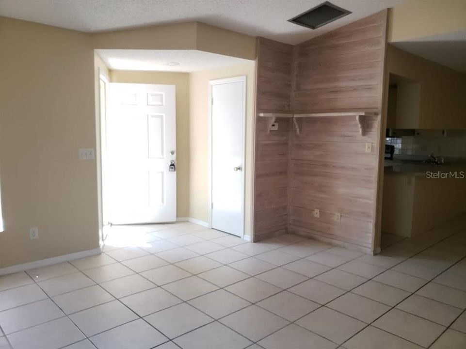 Recently Rented: $1,450 (3 beds, 2 baths, 1380 Square Feet)
