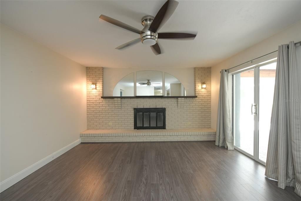 Recently Rented: $2,495 (3 beds, 2 baths, 2270 Square Feet)