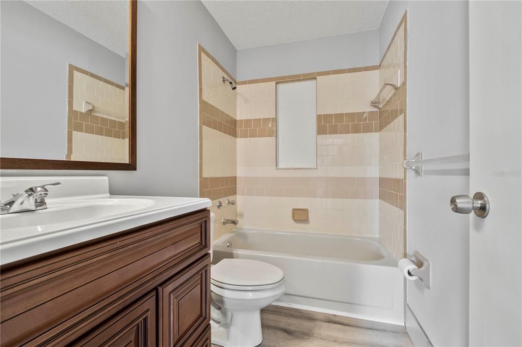最近售出: $214,900 (4 贝兹, 2 浴室, 1664 平方英尺)