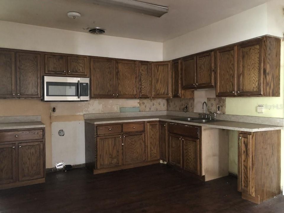 Recently Sold: $180,000 (3 beds, 1 baths, 1703 Square Feet)